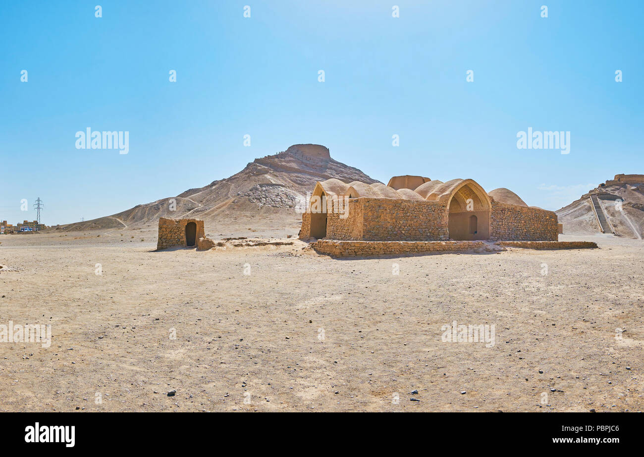 L'antica ruilns di khaiele (rituale degli edifici e la Torre del silenzio - luogo di sepoltura zoroastriana rituale, situato sulla cima di una collina, Yazd, Iran. Foto Stock