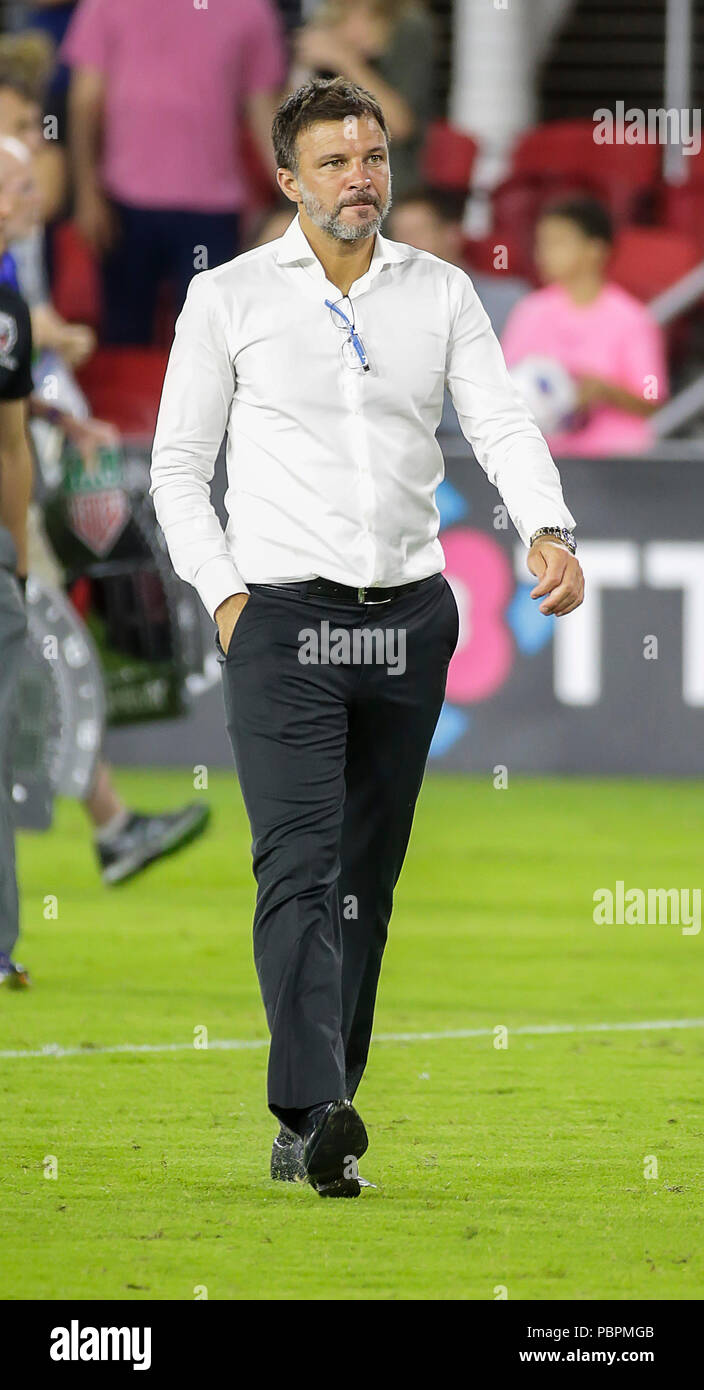 Washington DC, Stati Uniti d'America. 28 Luglio, 2018. Colorado Rapids Head Coach Anthony Hudson passeggiate del campo dopo una sequenza di lunghezza massima MLS partita di calcio tra D.C. Uniti e Colorado Rapids al campo Audi a Washington DC. Justin Cooper/CSM/Alamy Live News Foto Stock