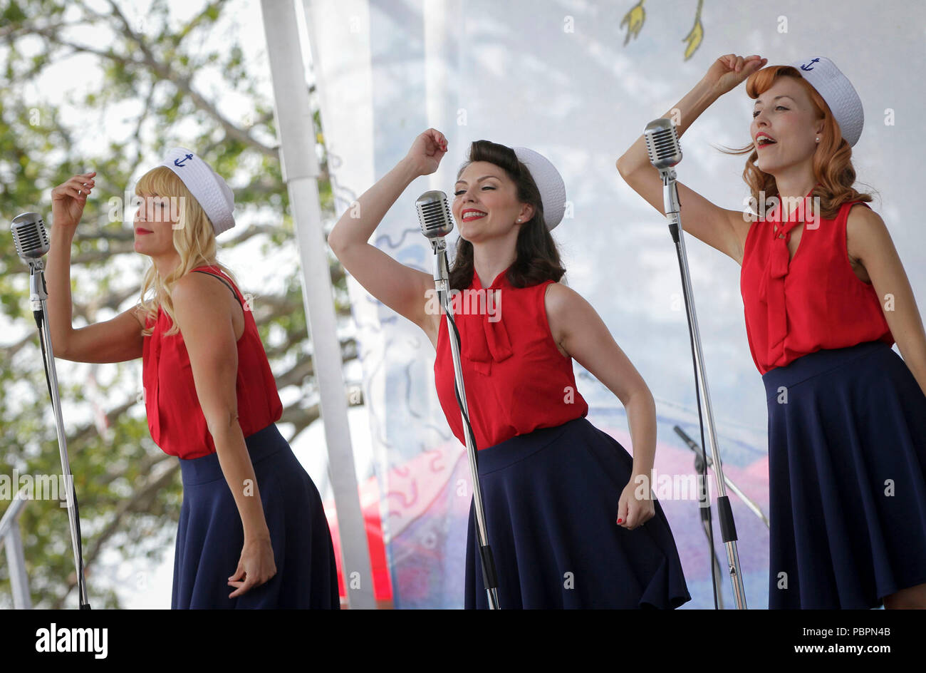 Vancouver, Canada. 28 Luglio, 2018. I cantanti effettuano sul palco durante la quindicesima edizione del Festival marittimo in Richmond, Canada, 28 luglio 2018. La Richmond annuale Festival marittimo ha montrato marittimo-attività a tema e mostre, consentendo alle persone di scoprire la vita e il patrimonio del Canada è storia marittima. Credito: Liang sen/Xinhua/Alamy Live News Foto Stock