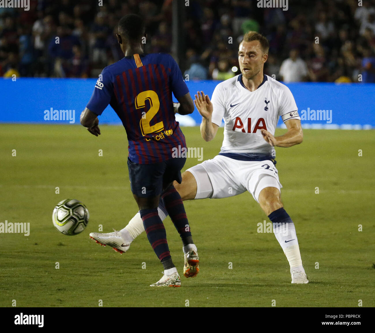 Los Angeles, California, USA. 28 Luglio, 2018. Tottenham Hotspur il centrocampista Christian Eriksen (23) e FC Barcellona il Nelson Semedo (2) in azioni durante la International Champions Cup match sulla luglio 28, 2018 a Pasadena, in California. Barcellona ha vinto 5-3 su rigori dopo che la partita è stata legata 2-2 nel regolamento. Credito: Ringo Chiu/ZUMA filo/Alamy Live News Foto Stock