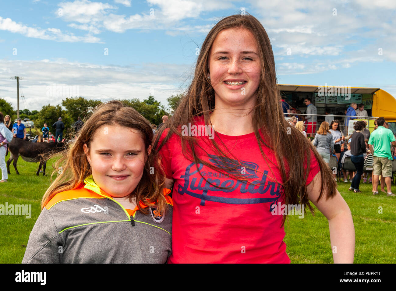 Schull, West Cork, Irlanda. 29 Luglio, 2018. Schull spettacolo agricolo è in corso nella sfolgorante sole con centinaia di persone che frequentano. Caitlin O'Reilly, Schull e Cahernane O'Reilly, Enniskeane goduti lo spettacolo. Credito: Andy Gibson/Alamy Live News. Foto Stock