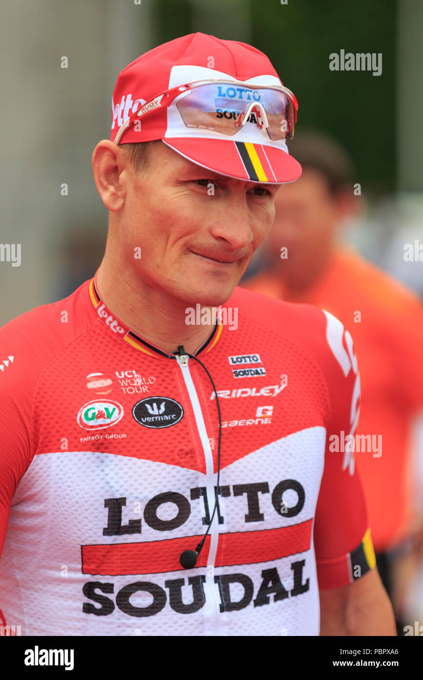 Londra, UK, 29 luglio 2018. Prudential RideLondon-Surrey Classic. Andre Greipel (Lotto Soudal, GER) prima dell'inizio della sesta marcia del 183km World Tour gara, la corsaLondon-Surrey Classic. Il percorso affronta il Surrey Hills prima di tornare a Londra per finire sul Mall. Credito: Clive Jones/Alamy Live News Foto Stock