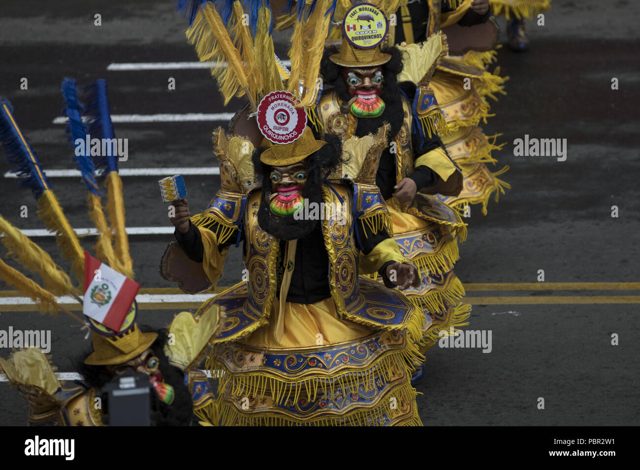 Lima, Lima, Perù. 29 Luglio, 2018. Ballerini peruviana visto eseguendo presso la parata militare.I membri del governo del Perù da forze armate, guardia costiera, ricerca e salvataggio, e polizia marzo in grande uniforme durante il paese della Gran Parada Militar. Questa sfilata si verifica sempre il giorno dopo il Perù giorno dell indipendenza segna la fine ufficiale di festeggiamenti in tutta la nazione. Credito: Guillermo Gutierrez SOPA/images/ZUMA filo/Alamy Live News Foto Stock