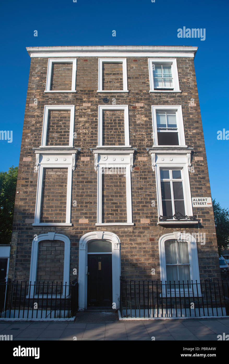 Finestra di evasione fiscale in Camden Town Foto Stock