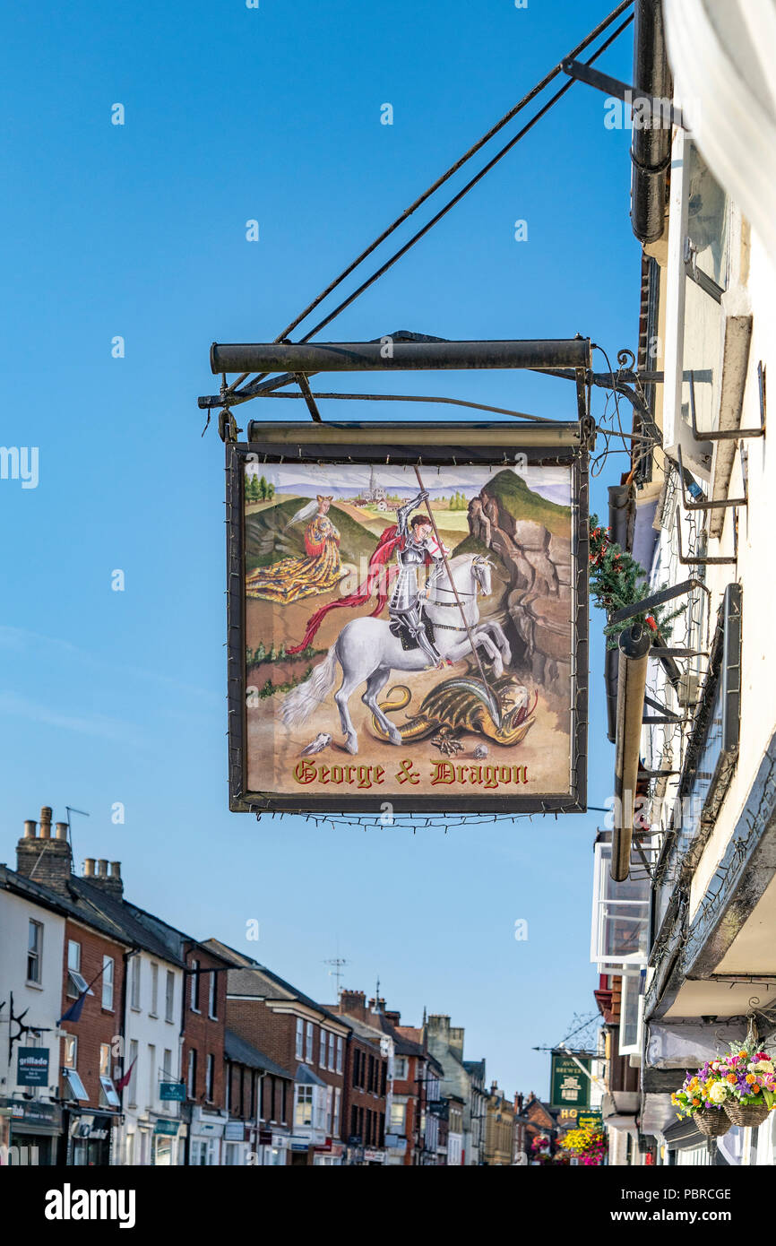 George and Dragon pub sign in Salisbury Regno Unito Foto Stock