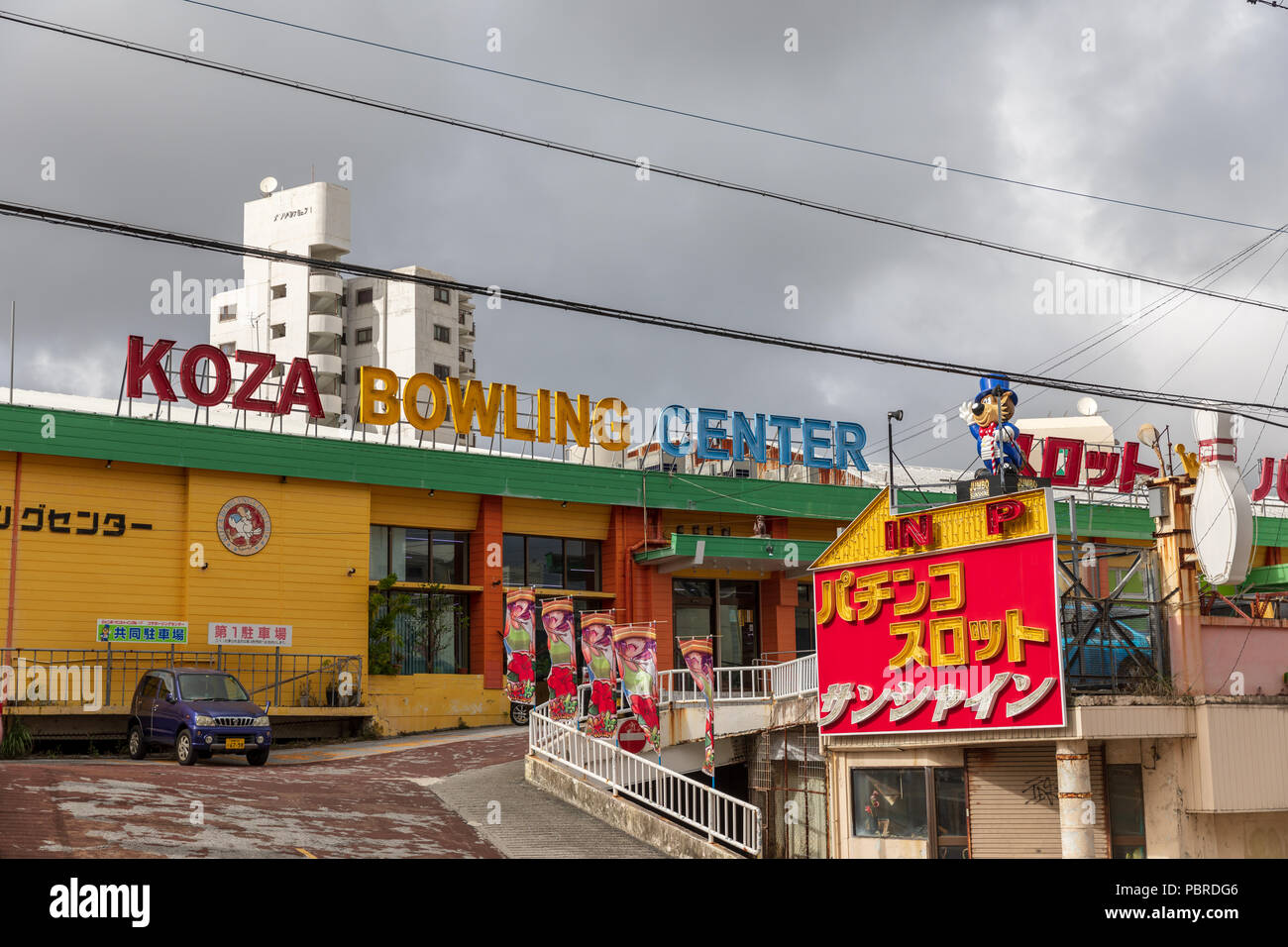 Koza Centro Bowling; Koza, Prefettura di Okinawa, in Giappone Foto Stock