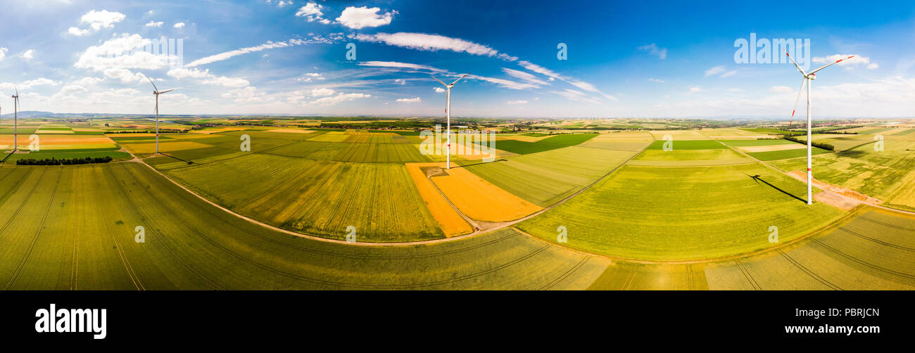 Panorama, vista aerea, wind farm e campi di cereali, regione Alzy, Renania-Palatinato, Germania Foto Stock