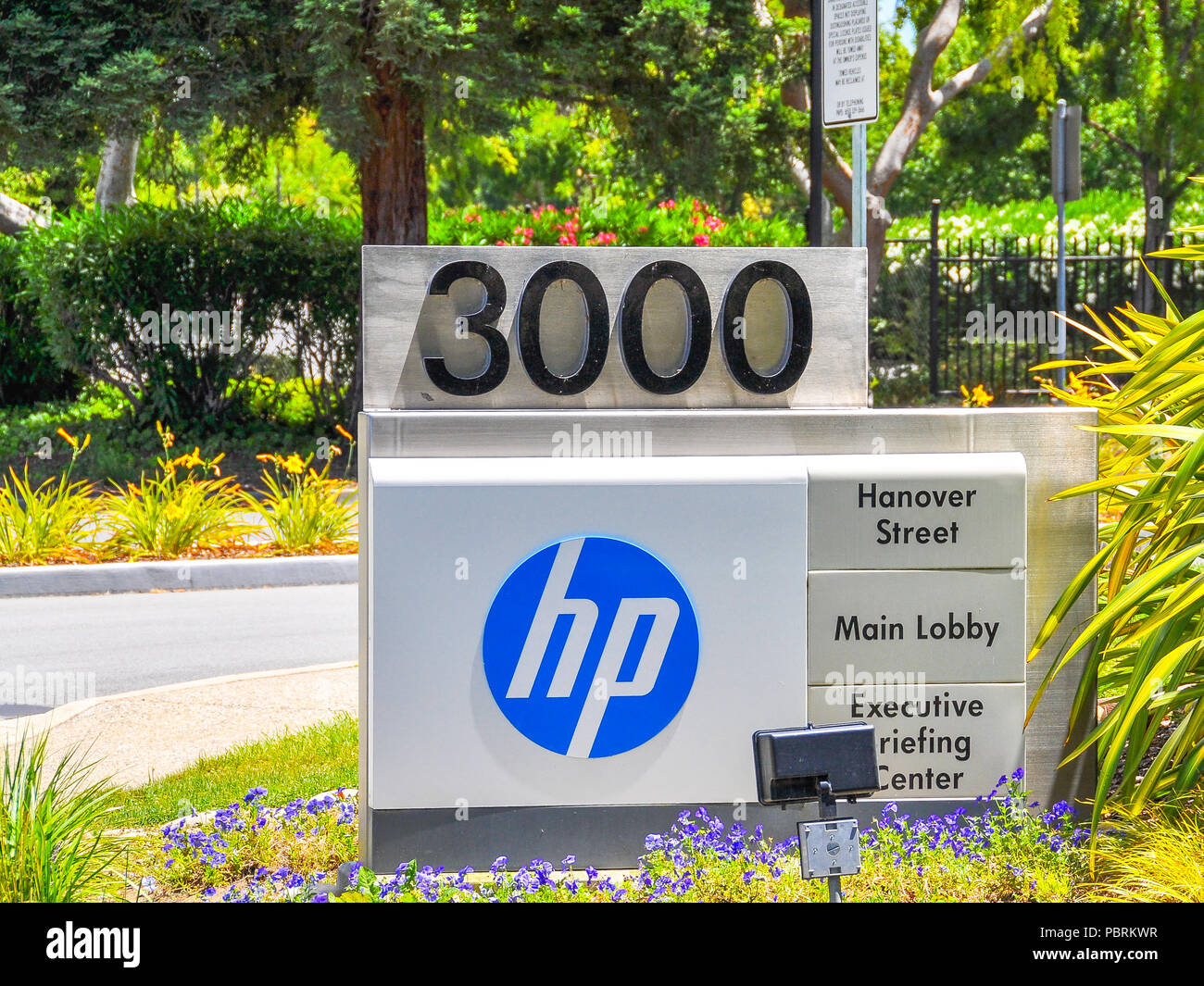 Palo Alto, CA, Stati Uniti d'America - 28 Giugno 2015: Sede di Hewlett-Packard. Hewlett-Packard è una multinazionale americana information technology company. Foto Stock