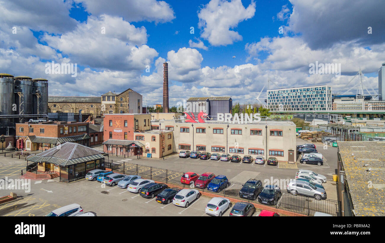 Vedute aeree dell'ex stabilimento della fabbrica di birra Brains, ora sede dello sviluppo di Central Quay nel centro di Cardiff, Galles, Regno Unito: Phillip Roberts Foto Stock