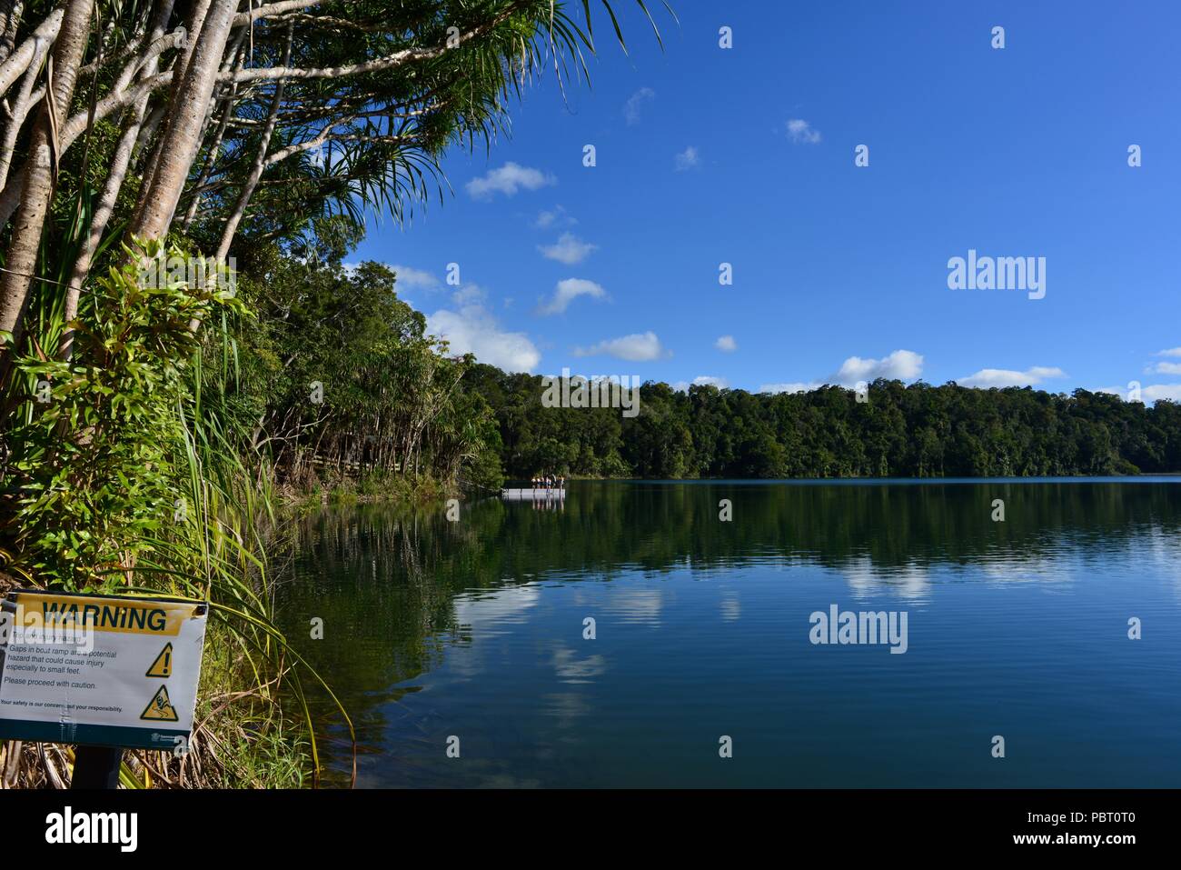 Lago Eacham, laghi cratere National Park, altopiano di Atherton, QLD, Australia Foto Stock