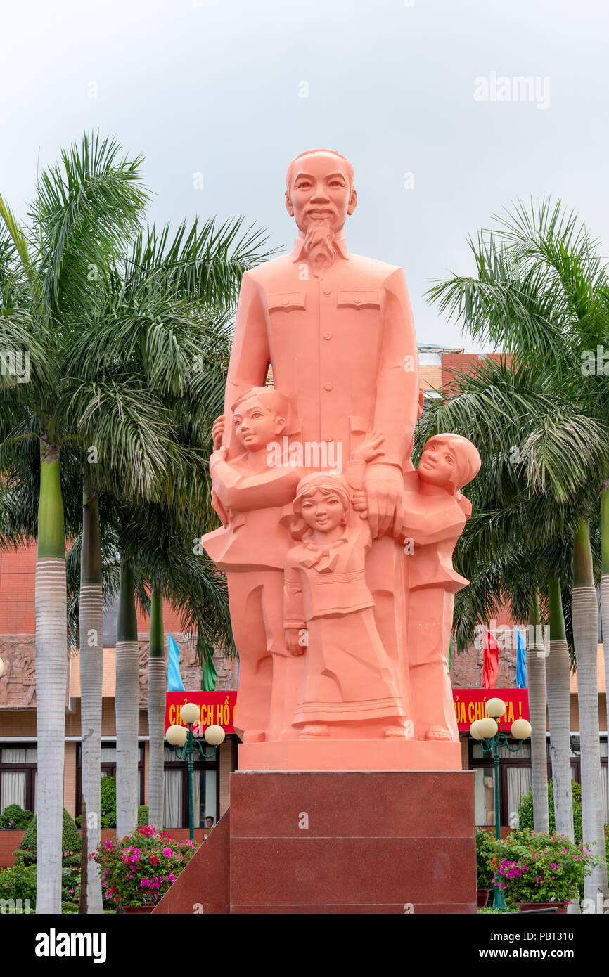 Statua di Ho Chi Minh al museo per la sua vita in Phan Tiet, Vietnam Foto Stock
