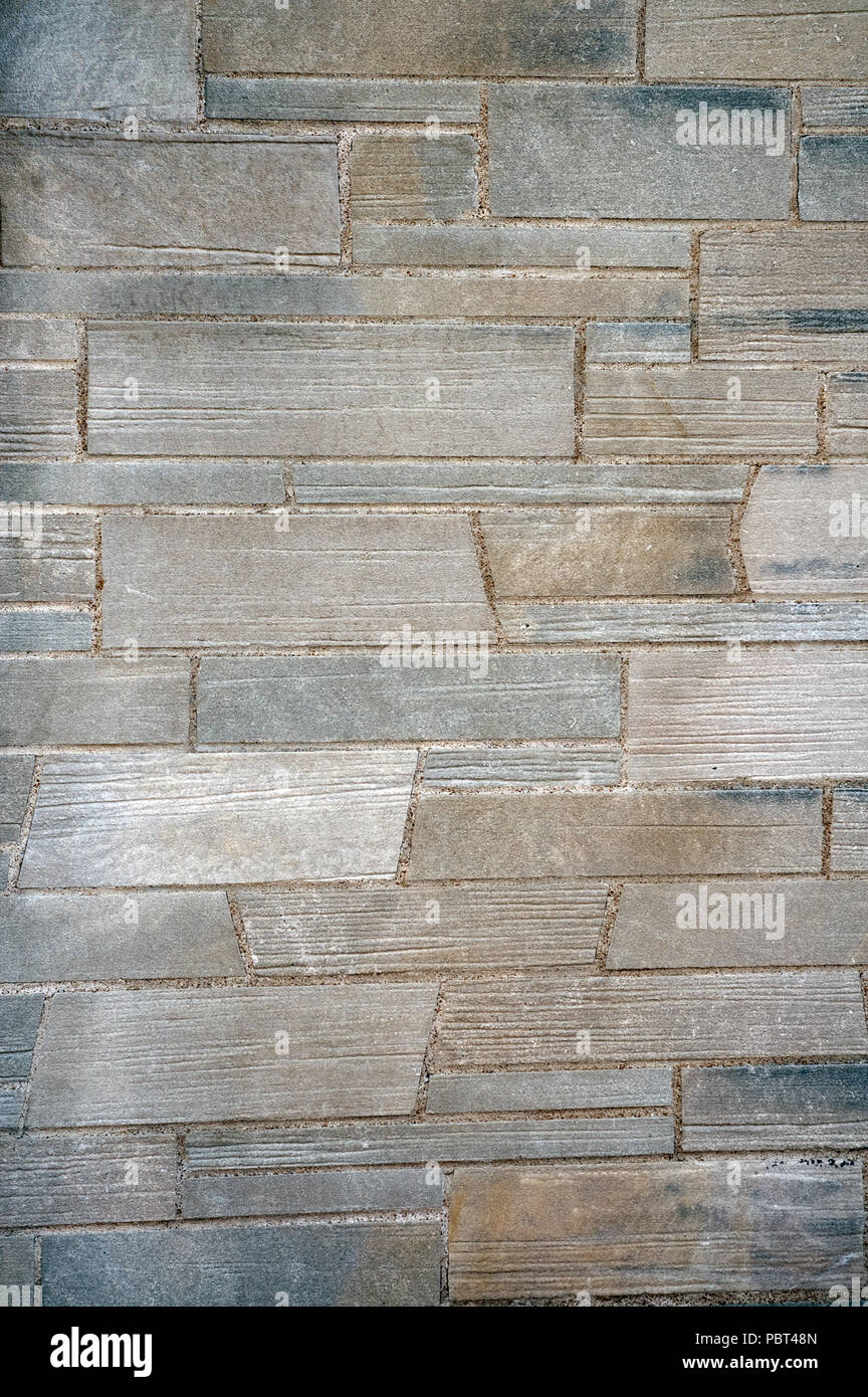 Grigio e marrone in cemento o pietra sul muro di un edificio Foto Stock