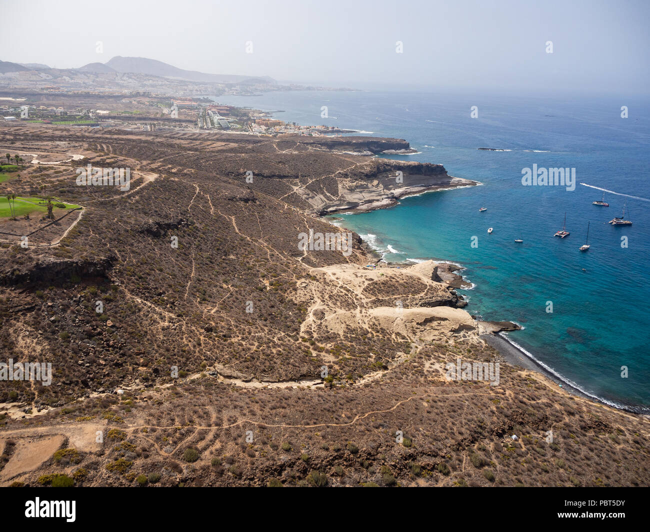 Vista aerea del lato sud dell'isola di Tenerife, inclusa Playa de las Americas Foto Stock