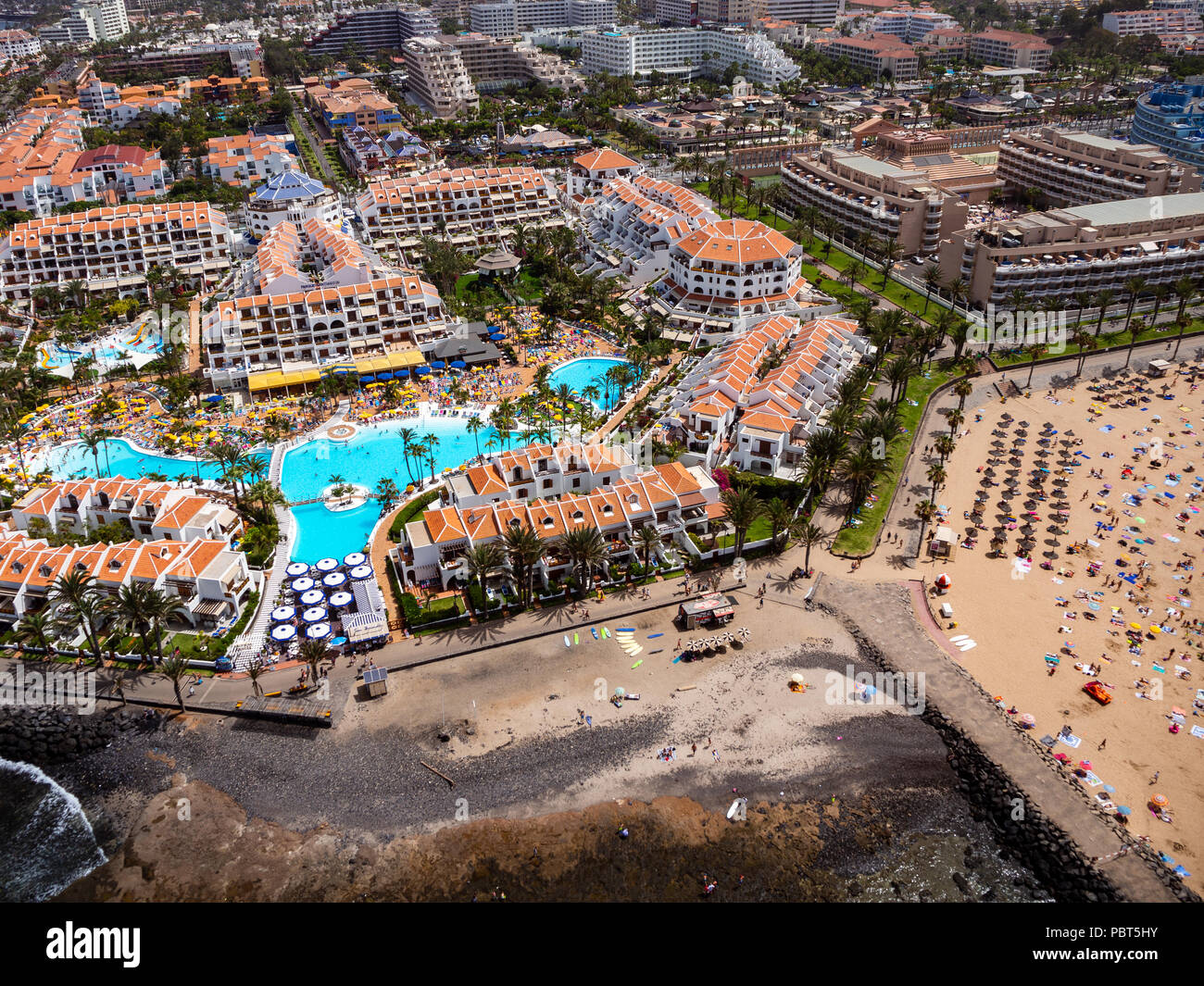 Vista aerea del lato sud dell'isola di Tenerife, inclusa Playa de las Americas Foto Stock