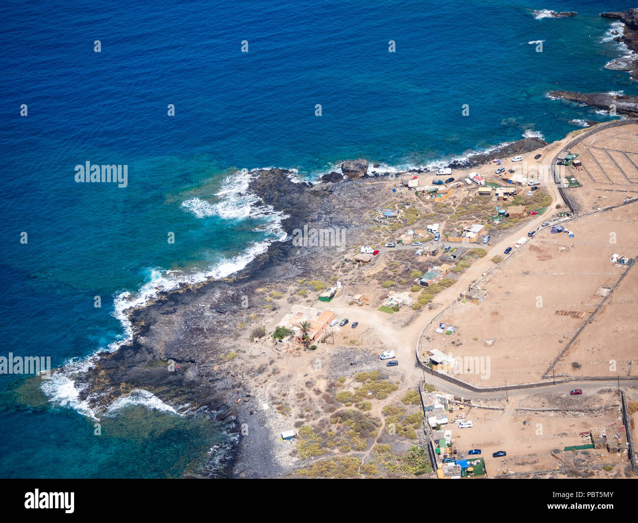 Vista aerea del lato sud dell'isola di Tenerife, inclusa Playa de las Americas Foto Stock