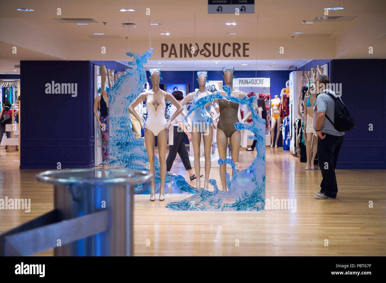 Parigi, Francia - giu 6, 2015: Pain de Sucre nella sezione di Galeries Lafayette City Mall. È stato aperto nel 1912 Foto Stock