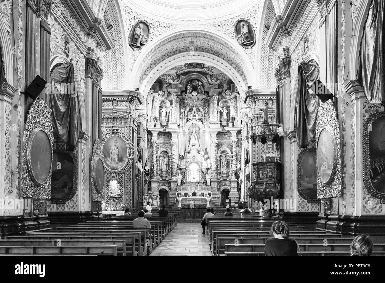 QUITO, ECUADOR - Jan 1, 2015: Interno della Churc di Merced nel centro storico di Quito. Centro storico di Quito è il primo UNESCO World Heri Foto Stock