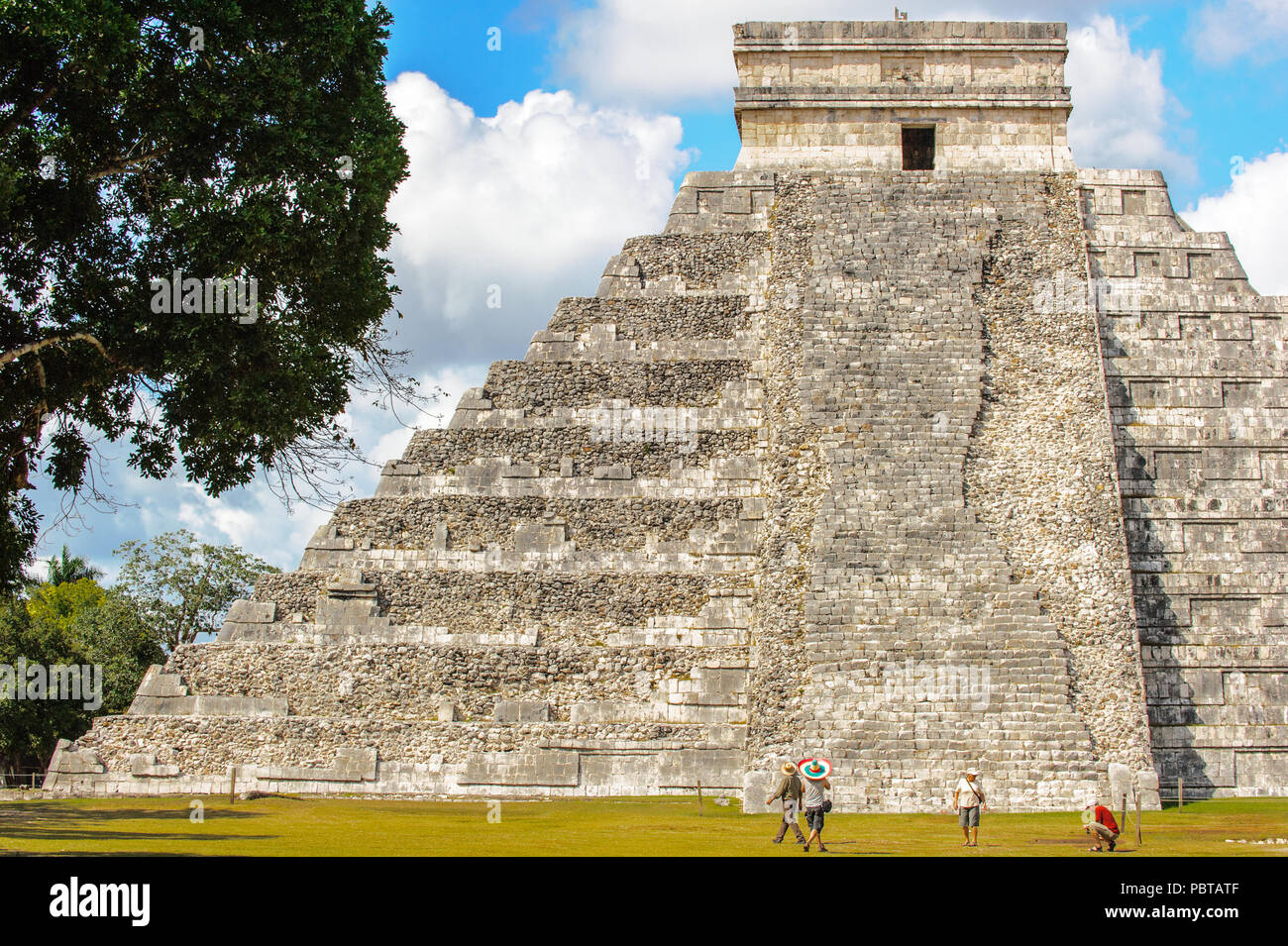 Architettura Maya di Chichen Itza, una grande pre-colombiana città costruita dalla civiltà Maya. Messico Foto Stock