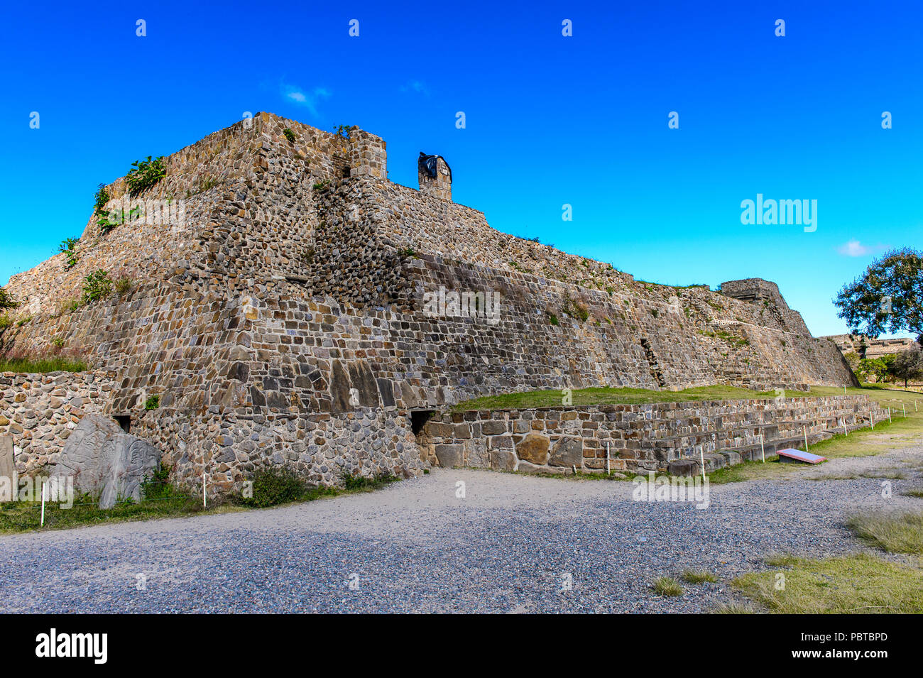 Monte Alban, una grande pre-colombiano sito archeologico di Santa Cruz Xoxocotlan comune, Stato di Oaxaca. Patrimonio Mondiale UNESCO Foto Stock