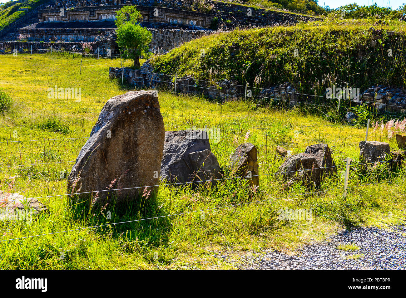 Monte Alban, una grande pre-colombiano sito archeologico di Santa Cruz Xoxocotlan comune, Stato di Oaxaca. Patrimonio Mondiale UNESCO Foto Stock