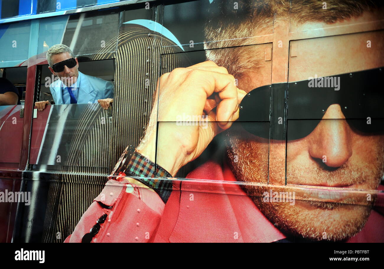 Lapo Elkann presenta la sua nuova linea di occhiali da sole giri in Milano, Italia con: Lapo Elkann Dove: Milano, Italia Quando: 28 giu 2018 Credit: IPA/WENN.com * * disponibile solo per la pubblicazione in UK, USA, Germania, Austria, Svizzera** Foto Stock