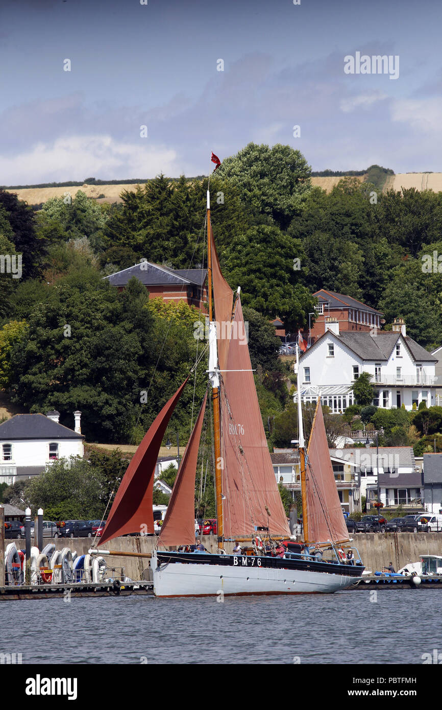 La vigilanza di Brixam, restaurato di barca a vela ketch in fiume Dart, Dartmouth, Devon, Inghilterra Foto Stock