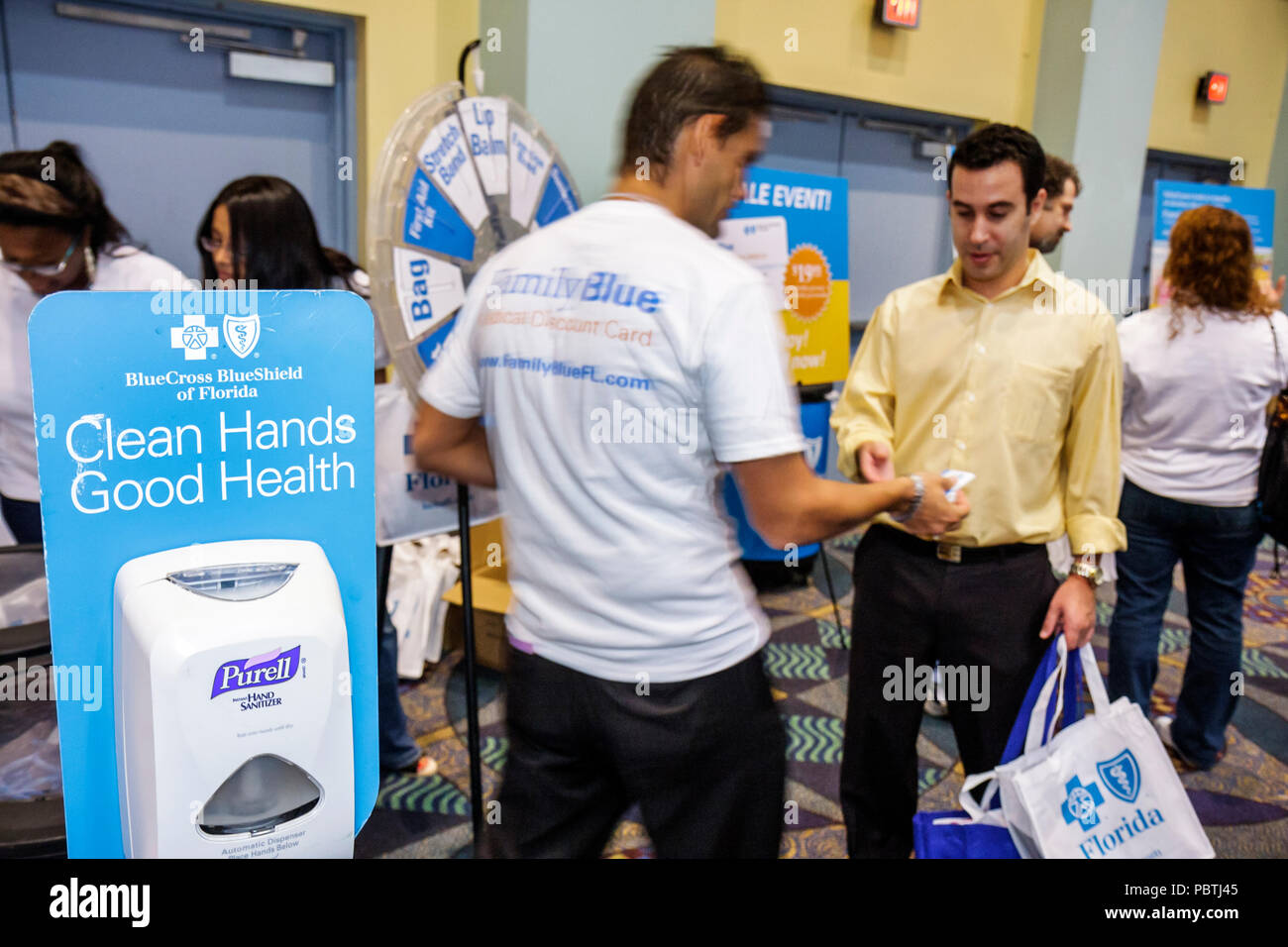 Miami Beach Florida,Miami Beach Convention Center,centro,Hispanic Heritage Month Expo,demografia,mostra collezione,adulti adulti uomo m Foto Stock