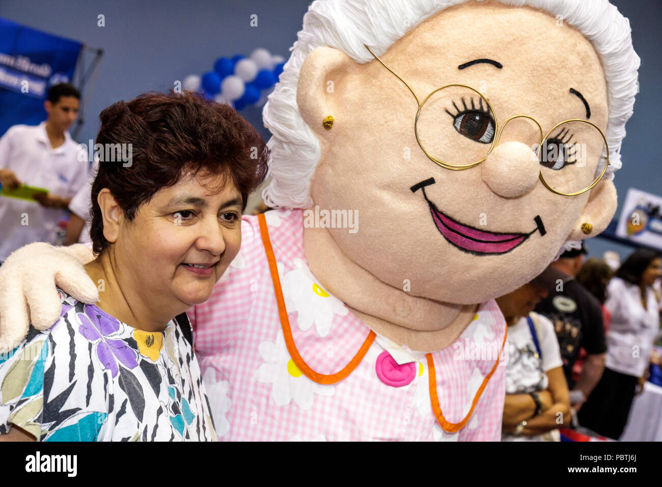 Miami Beach Florida,Miami Beach Convention Center,centro,Hispanic Heritage Month Expo,demografia,mostra collezione Abuelita Rosa,caratteristiche Foto Stock