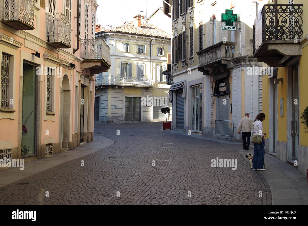 Strade acciottolate di Vigevano, una città e comune della provincia di Pavia,  Lombardia, nel nord Italia Foto stock - Alamy