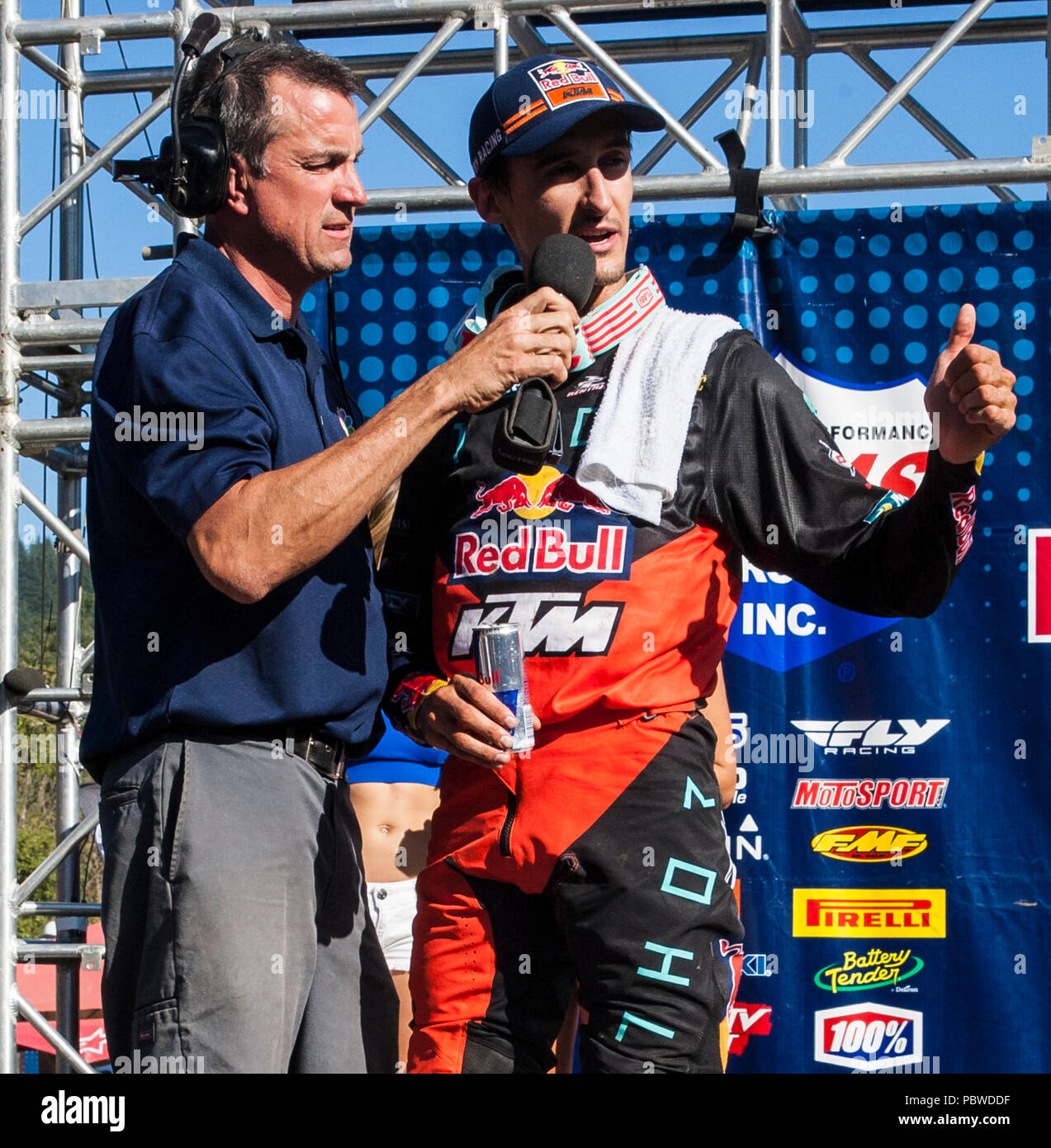 Washougal, WA USA. 28 Luglio, 2018. # 25 Marvin Musquin prendere la terza posizione durante il podio intervista dopo la Lucas Oil Pro Motocross Washougal National 450 campionato di classe a Washougal, WA Thurman James/CSM/Alamy Live News Foto Stock