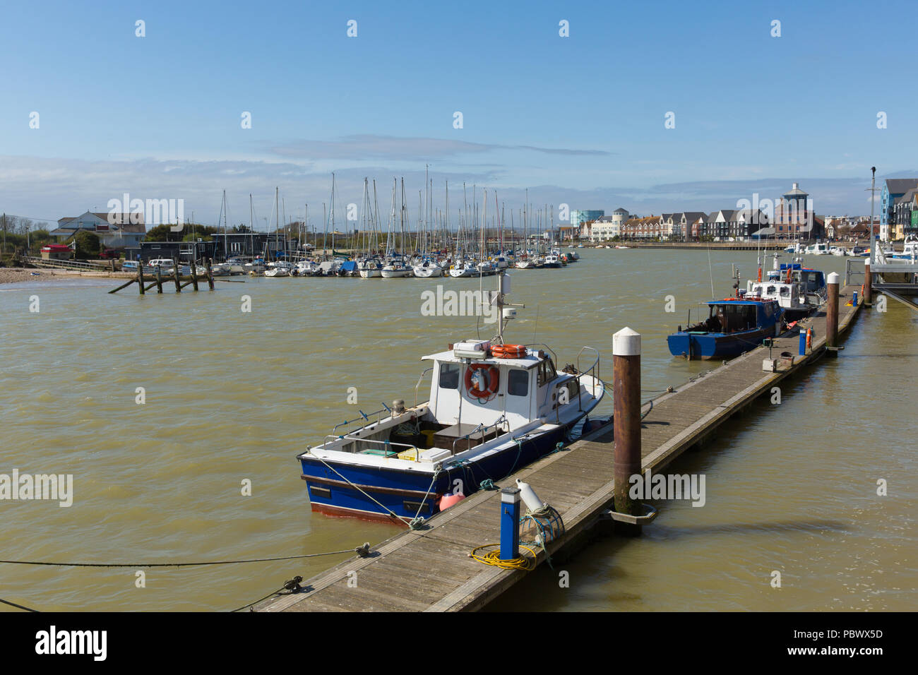 Porto di Littlehampton West Sussex Regno Unito Fiume Arun con barche Foto Stock