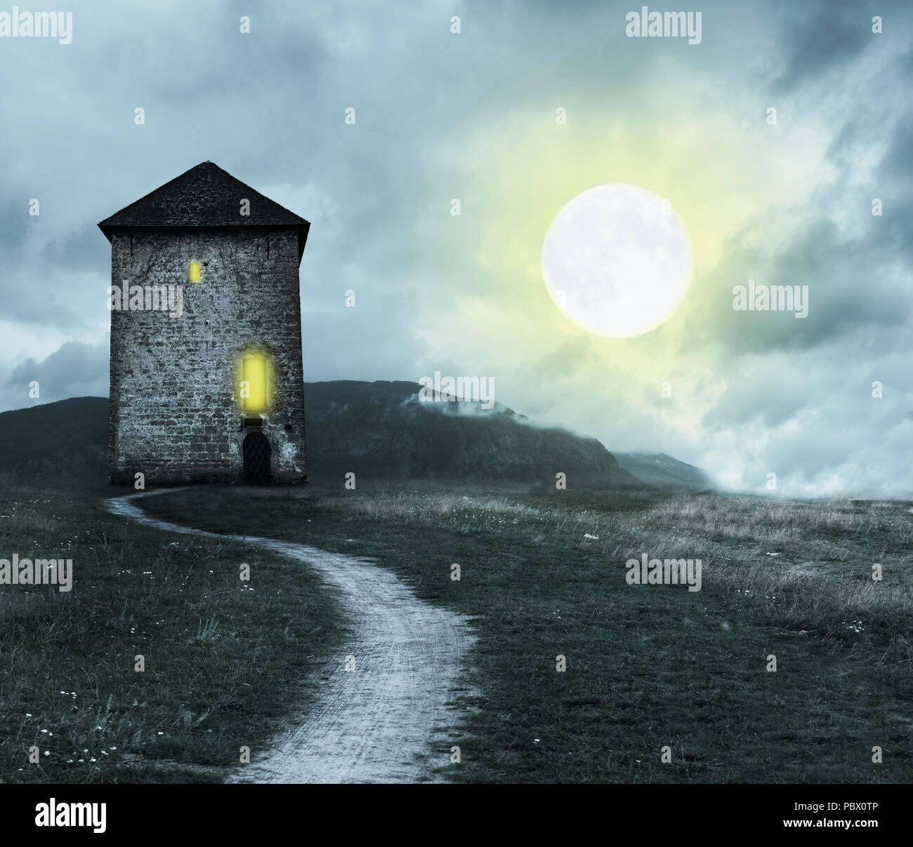 Sfondo di Halloween con vecchie torri Foto Stock