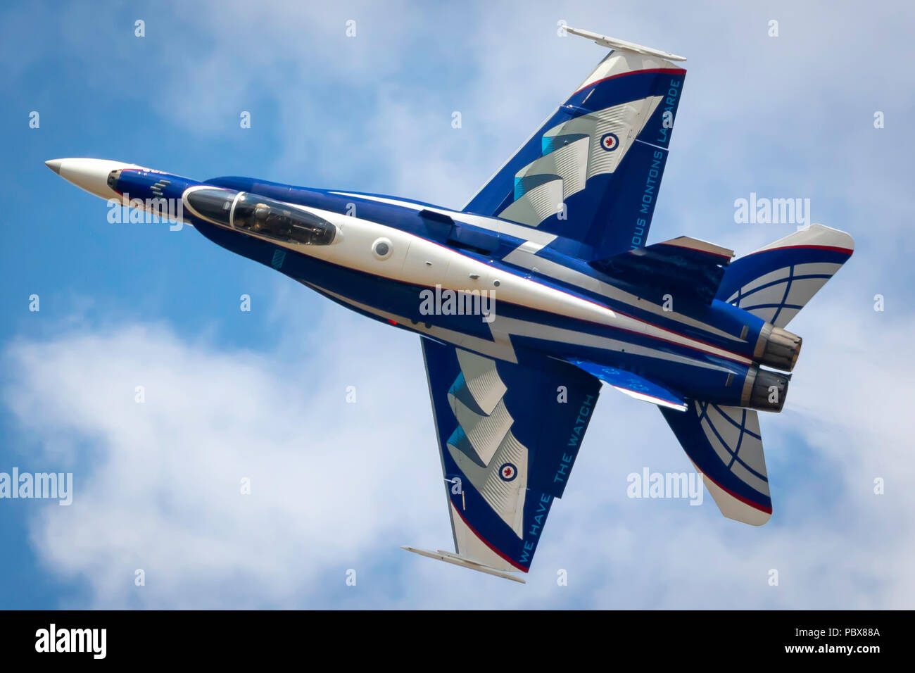 Fairford, Gloucestershire, Regno Unito - Luglio 14th, 2018: Canadian Air Force Mcdonnell Douglas F/A-18 Hornet eseguendo il suo display acrobatico a RIAT Foto Stock