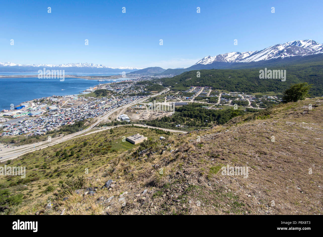 Città di Ushuia da una cima in Argentina Foto Stock