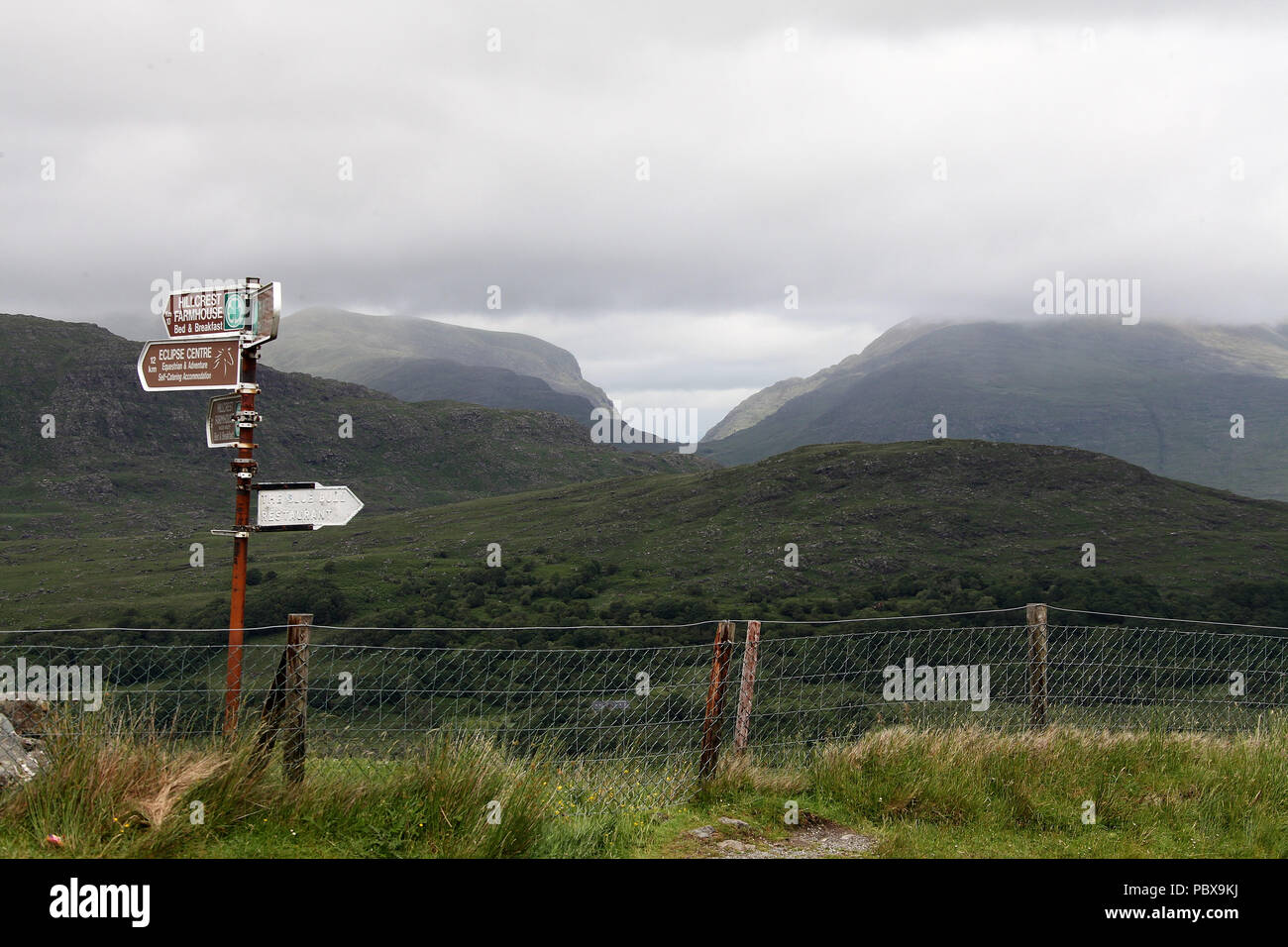 Vista di Macgillycuddys Reeks da Molls Gap nella Contea di Kerry Foto Stock