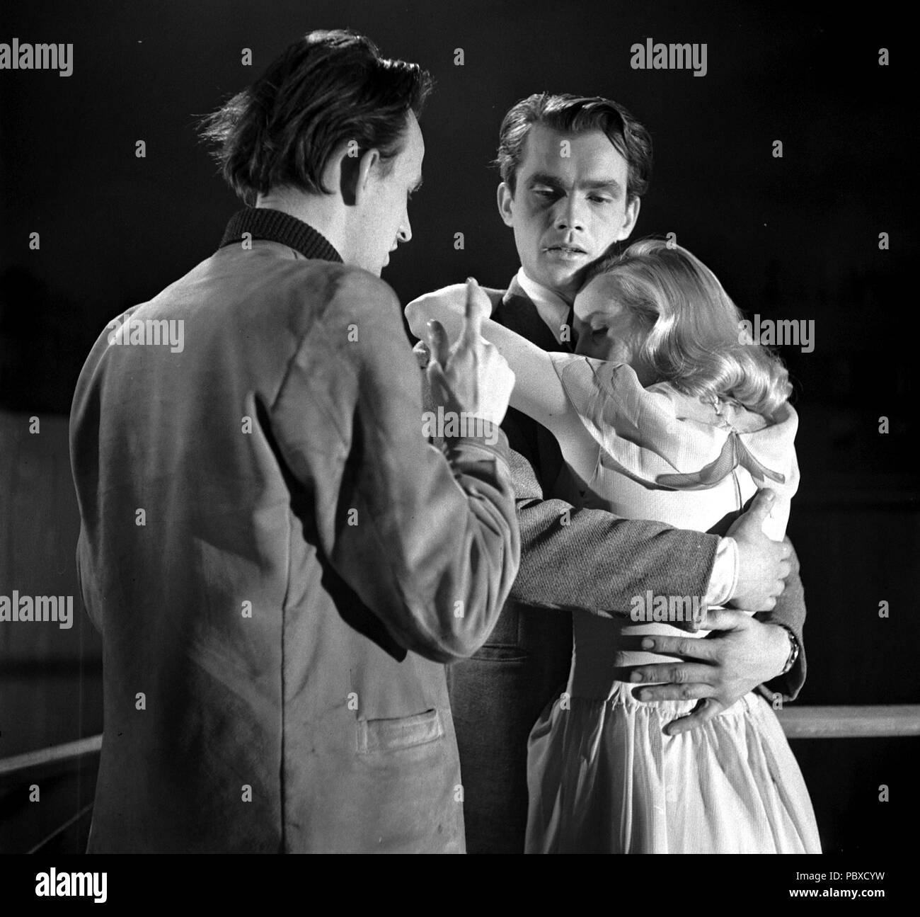 Ingmar Bergman. 1918-2007. Regista svedese. Nella foto qui 1948 sul set di un film del film la notte è il mio futuro dirigere attori Birger Malmsten e mai Zetterling. Fotografo: Kristoffersson/AF19-4 Foto Stock
