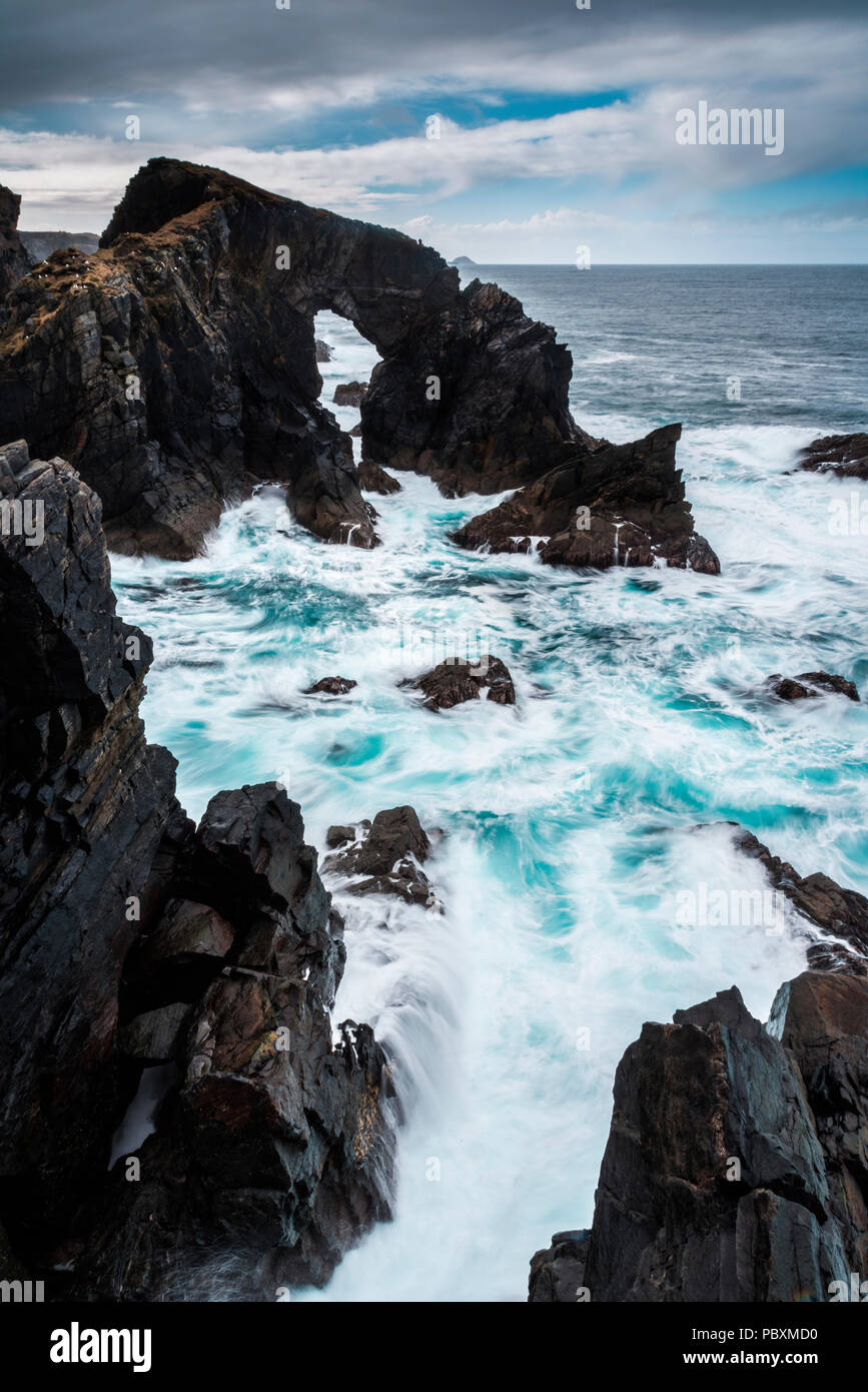 Stac un' Phris arch rock, isola di Lewis, Scotland, Regno Unito, Europa Foto Stock