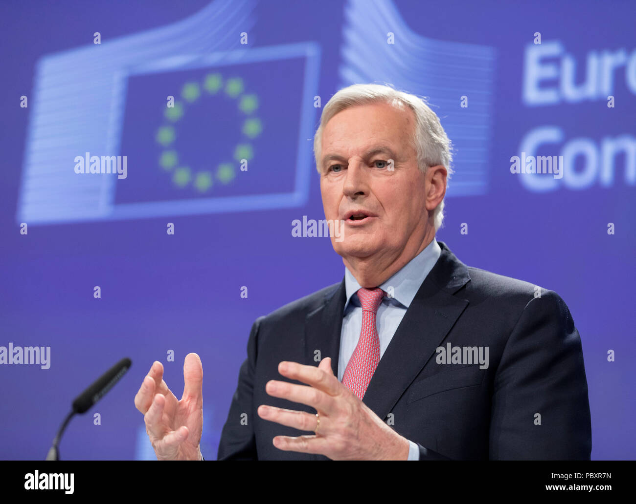 Il Belgio, Bruxelles, su 2018/02/28: Michel Barnier, UE del Capo negoziatore per Brexit, presentando una bozza di accordo per quanto riguarda l'uscita dell'Inghilterra da th Foto Stock