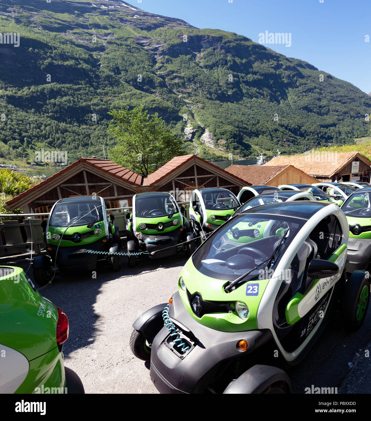Renault Twizy auto carica fino a Geiranger, Norvegia. Foto Stock