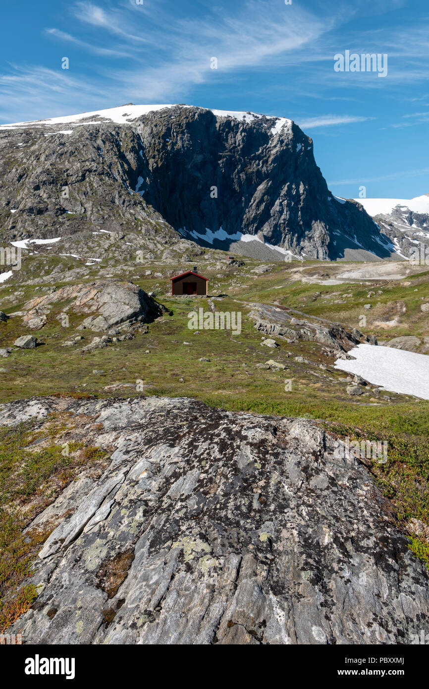 Un rifugio solitario, il Geirangerfjord, Norvegia Foto Stock