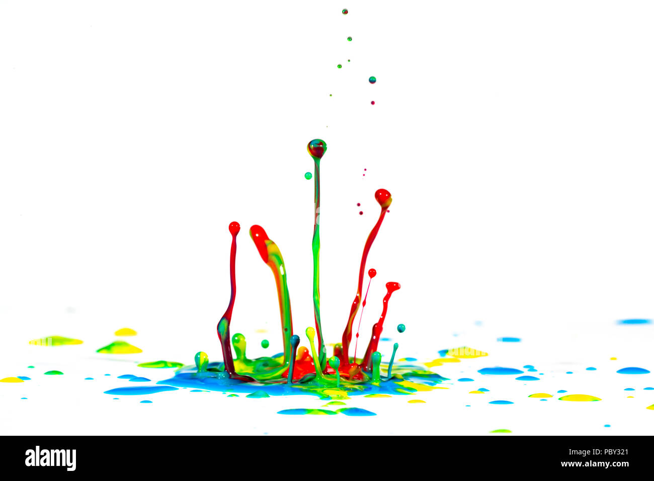 Schizzi di inchiostro a colori su sfondo bianco Foto Stock