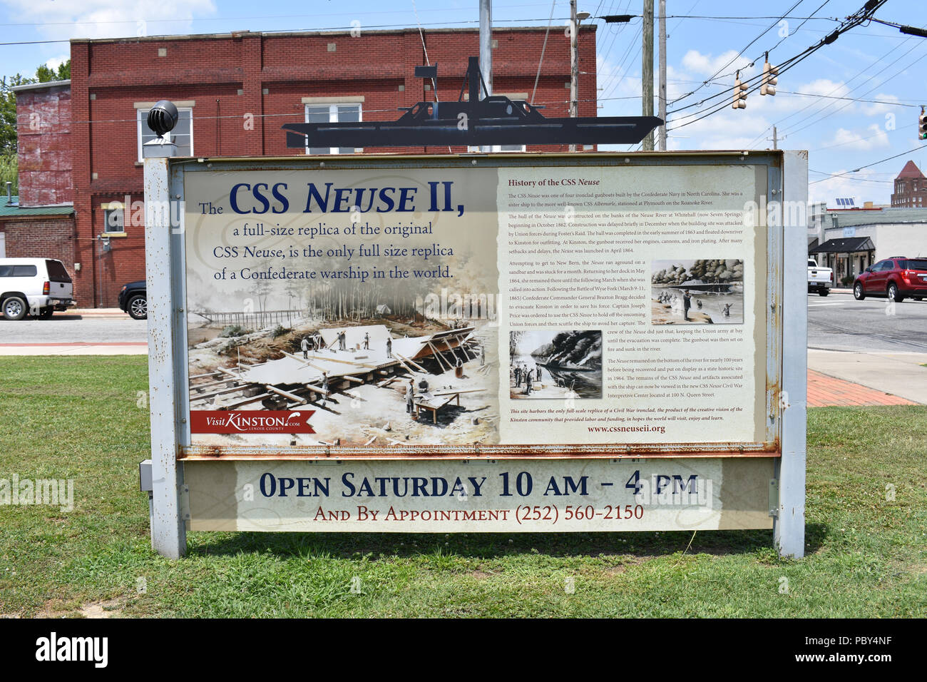Un segno con informazioni sul CSS Neuse II a dimensione intera replica del CSS Neuse un confederato Ironclad navy ship. Foto Stock