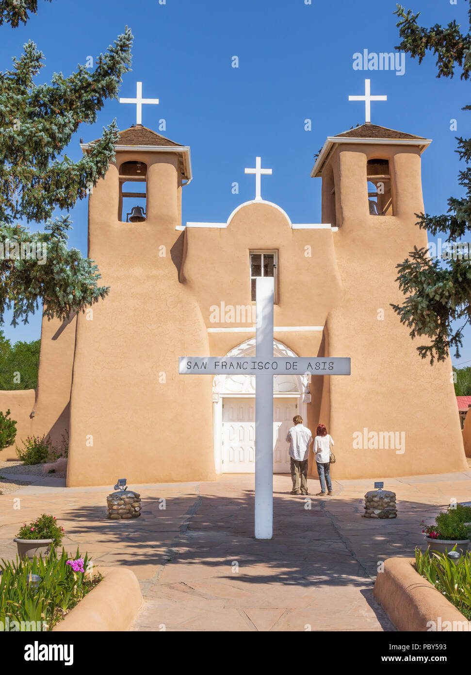 RANCHOS DE TAOS, NM, Stati Uniti d'America-13 luglio 18: Il San Francisco de Asis chiesa della Missione è stato finito in circa 1815. Foto Stock