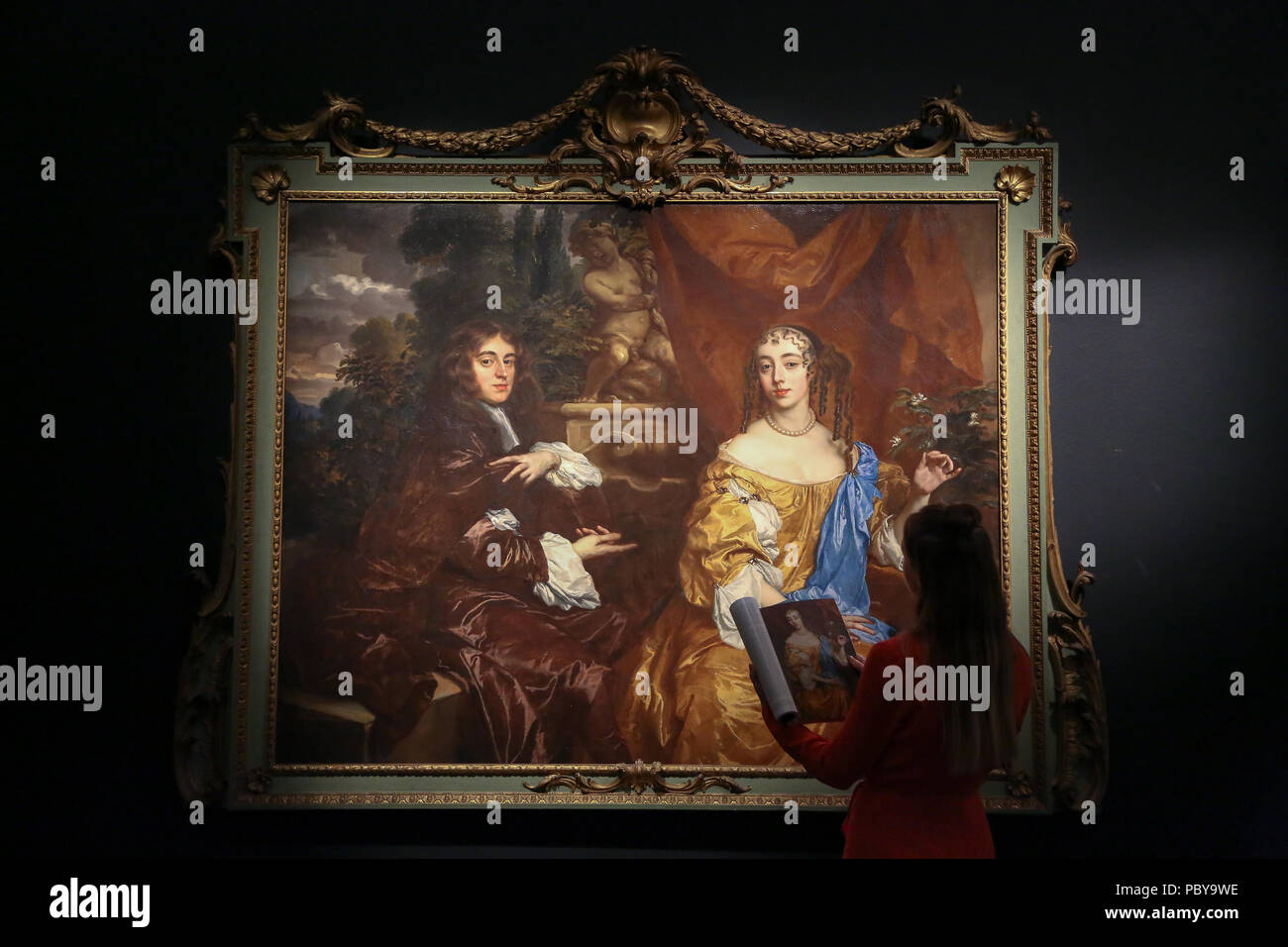 Old master & British dipinti e disegni, arti decorative, sculture e antichità che coprono oltre due millenni all'asta da Sotheby's a Londra. Dotato di: una donna guarda a Joseph Wright di Derby il ritratto di Susannah Arkwright, Sir Peter Lely il Doppio ritratto andare Henry Hyde, Visconte Cornbury, più tardi 2° Conte di Clarendon e sua moglie, Theodora Capel, Viscountess Carnbury olio su tela (Est £600, 000 - 800, 000) dove: Londra, Regno Unito quando: 29 giu 2018 Credit: Dinendra Haria/WENN Foto Stock