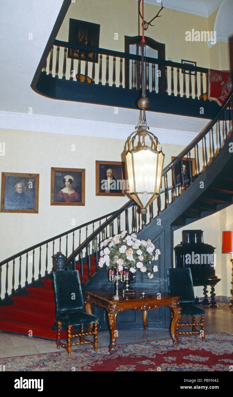 Inneneinrichtung auf Schloss Gymnich in Erftstadt, Deutschland 1980er Jahre. Interno del castello di Gymnich a Erftstadt, Germania degli anni ottanta. Foto Stock