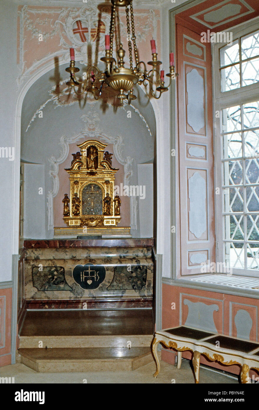 Inneneinrichtung auf Schloss Gymnich in Erftstadt, Deutschland 1980er Jahre. Interno del castello di Gymnich a Erftstadt, Germania degli anni ottanta. Foto Stock