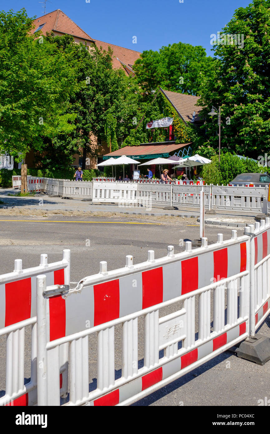 Strasburgo, tram preliminare sito in costruzione, linea e estensione, sicurezza barriere in plastica, quadrato, case, Alsazia, Francia, Europa Foto Stock