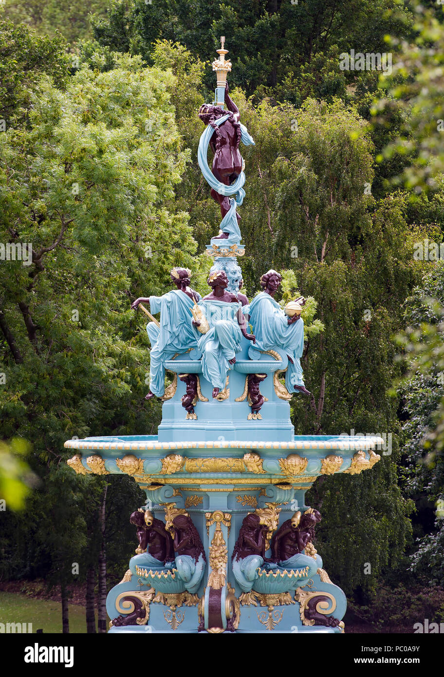 Il recentemente rinnovato Ross fontana nella zona ovest di Princes Street Gardens, Edimburgo, Scozia, Regno Unito Foto Stock