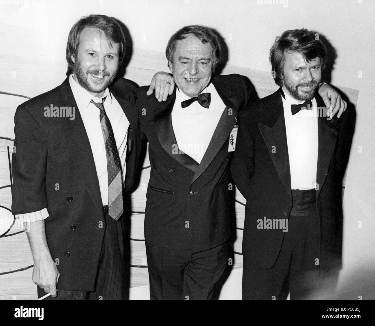 ABBA. Benny Andersson e Björn Ulvaeus con il loro manager Stikkan Andersson 1985. Foto Stock