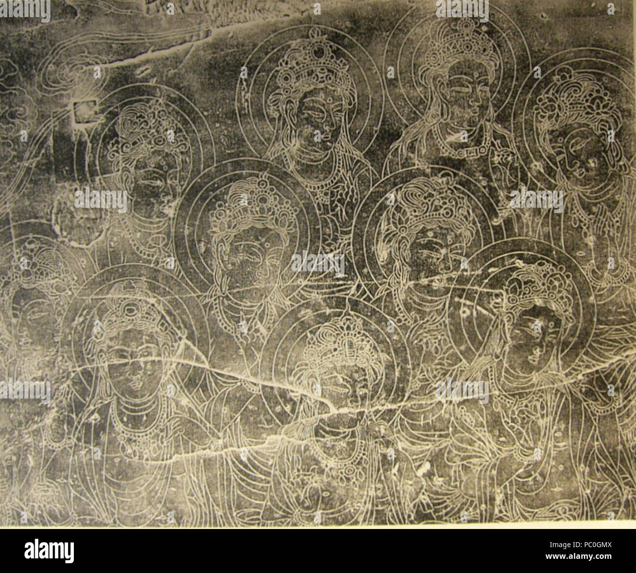 . ???: ??????????????? ??, ?5-60cm??752??? Inglese: sfregamento delle immagini incise su un bronzo lotus petalo sulla statua di Buddha a Tempio Todaiji , nara, Giappone circa 2 metri di altezza, su ACE 752 . 438 NaraTodaijiDaibutsu immagini incise0 Foto Stock